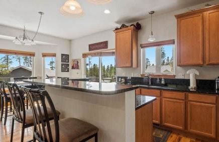 New Listing - Doc's Place - Beautiful Hot Tub Views - Foto 18