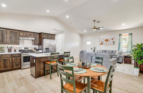 Hike and Ski! Home with Dog-Friendly Yard in Eagar - Foto 8