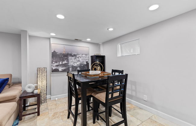 Metropolitan Escape I JZ Vacation Rentals - Photo 27