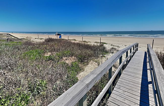 Lighthouse By the Sea - Photo 38