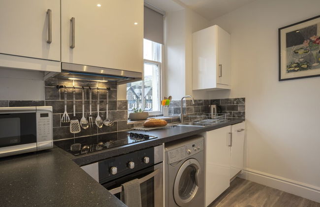 Top of the Bank Apartment - Photo 8