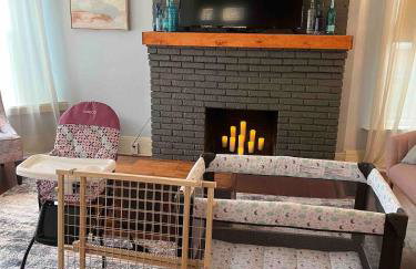 5BR Family Victorian Walk2Falls KingSuite Gameroom - Foto 14