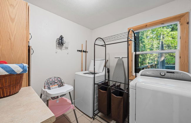 Sweet Pine Deck + Hot Tub, Cozy Modern Interior Close to Ski Resort! - Foto 86