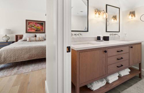 New & Modern Townhouse Close to Skiing, Brand New Hot Tub - Photo 34