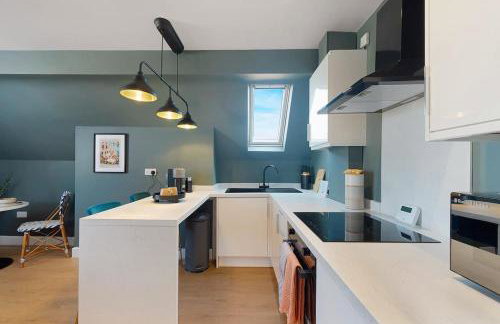 Bright and Airy 2BR Home Near Shops and Dining - Photo 14