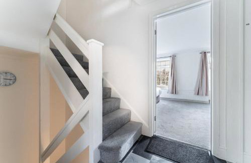 Purley House-Sleeps 8-Near Gatwick-Games Room - Foto 17