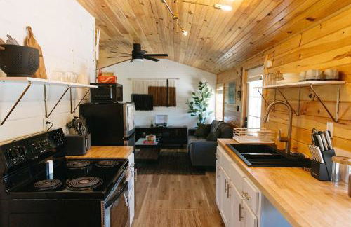 "Cozy Dumplin" - Warm & Modern Stay in RRG/Auxier - Foto 1