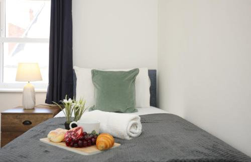 North Road By N And N Stays, perfect for contractor and corporate stays, Long Stays welcome, Free on street parking, WIFI, Near Gloucester Road - Foto 40