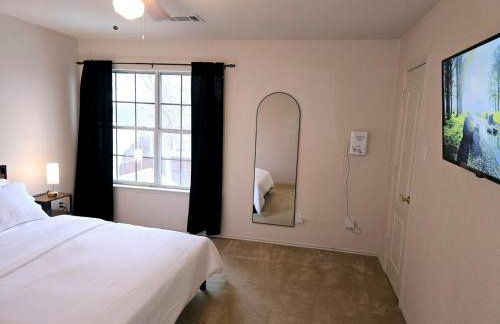 Dallas Lakeside Bliss Stay - Private Pool, Air hockey and High speed internet - Foto 29