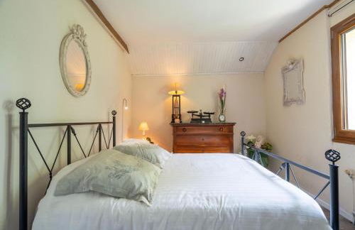 Majestic Holiday Home in Laroque With hot tub - Foto 6