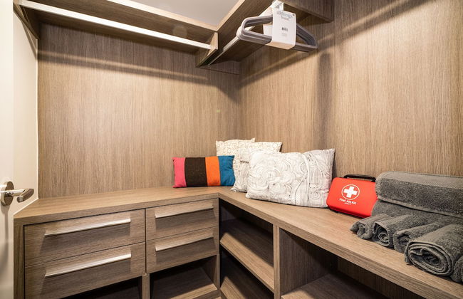 Charming Oasis Close to Airport & Downtown - Photo 15