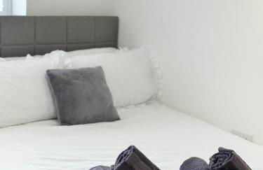 Parkside Luxury 3 bedroom home, 5 min to Ebbsfleet Station and has free Parking - Foto 24