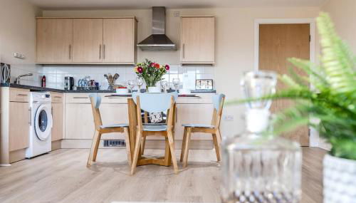 Waterfront Quayside Apartment with secure parking & lift, Ideal for Mobility Users - Foto 4