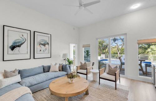 NEW LISTING! Reel Joy Waterfront Luxe with Pool and Private Dock home - Foto 15