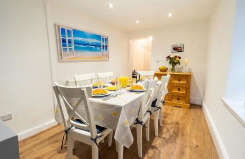 Newly-renovated, mid-terrace cottage in Porthmadog - Photo 14