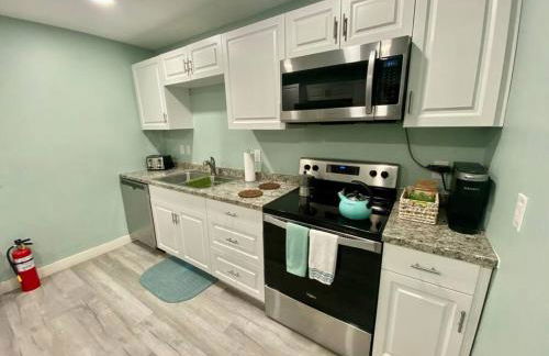 Serene renovated oasis near downtown area - Photo 20