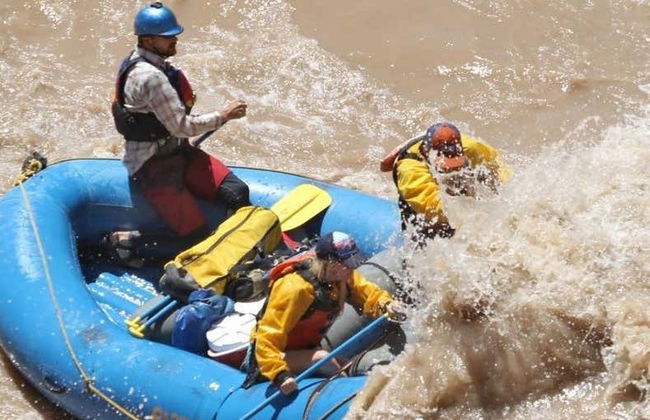 Rafting in the Colorado River - Photo 2