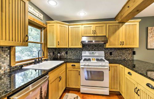 Black Mountain Cabin with Screened Porch and Views! - Foto 9