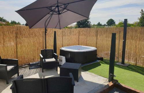 Beau logement avec terrasse, jacuzzi et terrain de pétanque privatif à 5 minutes de la plage - Foto 1