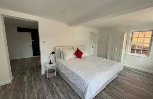 Yugogo One-Bedroom Apartment 37 London Road - Photo 24