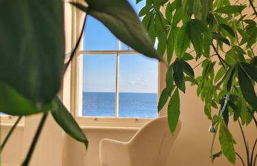 Ocean Whisper - 2 Bedroom Sea Front Apartment - Foto 2