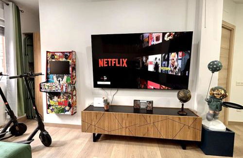 LUJO 10 pax Proyector, Maquina Arcade y Patinetes - Foto 7