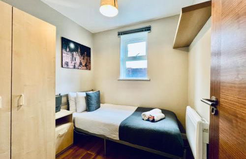 Lovely 4 bed (sleeps 8) apartment close to city - Foto 10