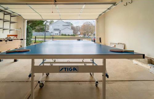 Tropical Oasis with Tiki Bar, Firepit, Seasonal Pool - Foto 60