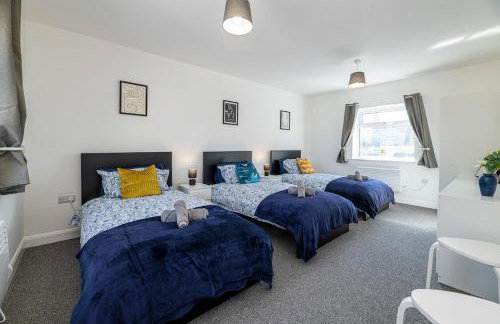 4BR New Build - Near Ferry Port - Great for Groups - Foto 25