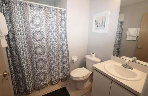 SPECTACULAR, NEW Professional Decor, Near Dis, NO Steps, Pool, Patio, LOW Rates! - Foto 67