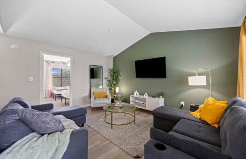 Courts & Pool - Sleeps 12 - Family Oasis - Photo 24