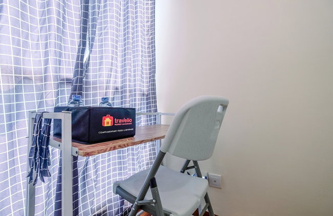 Homey And Cozy Living Studio Room At Tifolia Apartment - Foto 9