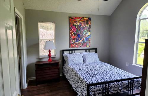 Quaint Cottage with Covered Dock on the Pond and Walking Trails in Georgia - Foto 8