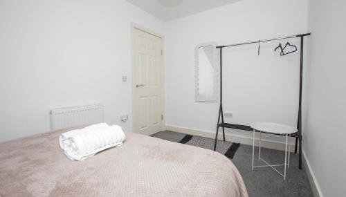 Spacious 4BR Home in Manchester with Parking & Wi-Fi - Foto 2, towels
