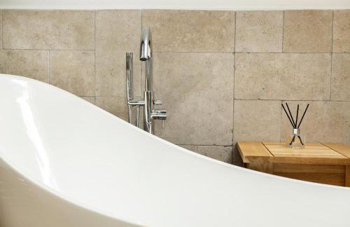 Beautiful Secluded 2 Bedroom Coach House - Foto 47