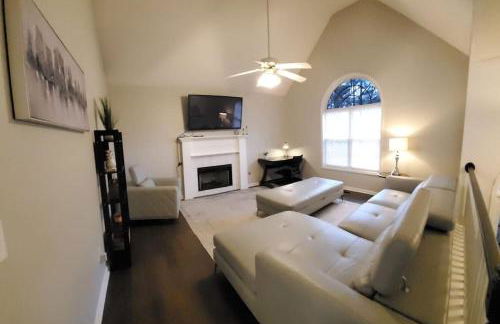 Lovely 5 Bedrooms, 3 Full Baths Home Near Parks! - Foto 6