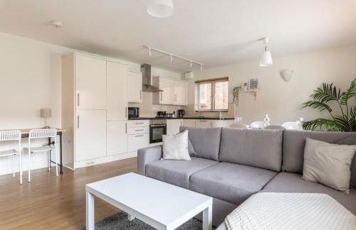 Bright 2BR Apartment - 2 Free Parking Spaces - Near LGW Airport - Foto 11