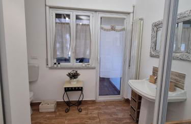 CITY HOUSE & FREE PARKING by Perry-Holiday moderno, panoramico e comodo fino a 6 ospiti - Foto 50