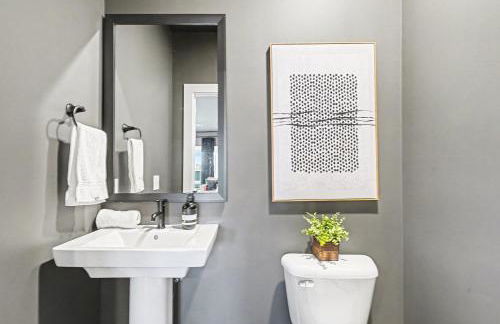 Sunset-Expansive Patio & Hot Tub-Mins to Broadway - Foto 15