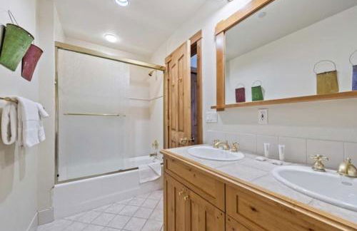 Villa Montane 217 by East West Hospitality - Foto 33