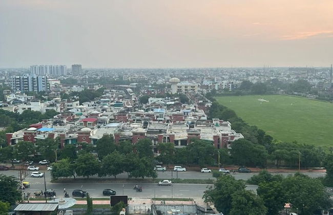 Highriseviews/familyfriendly/neartajmahal - Photo 13