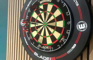 Cybi, Modern Shepherds Hut with Games Room Access - Foto 14