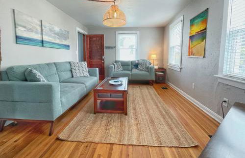 Seas the Day - 4 blocks to the beach, restaurant, and bar district - great deck and outdoor space!! - Foto 12