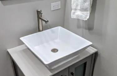 Little Blue Bungalow on Boise's Bench, Pet Friendly, Fully Fenced yard with doggie door! 2 miles from BSU, 5 minutes from Downtown Boise, Desk and workstation for remote workers, 2 TV's large walk-in closet, Good for mid-term stays - Foto 48