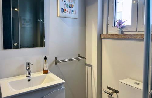 Central Retreat by the River, by TimeCooler - Foto 19