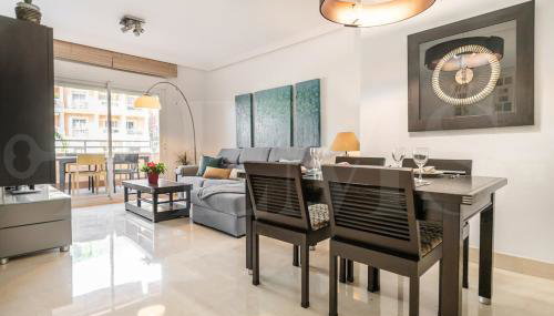 Seaside stay with large terrace, pool & parking REMS - Foto 1