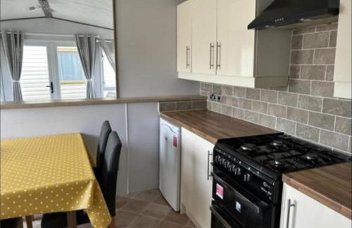 Stylish 4 Berth Caravan At Dovercourt Holiday Park Ref 44413A - Foto 4
