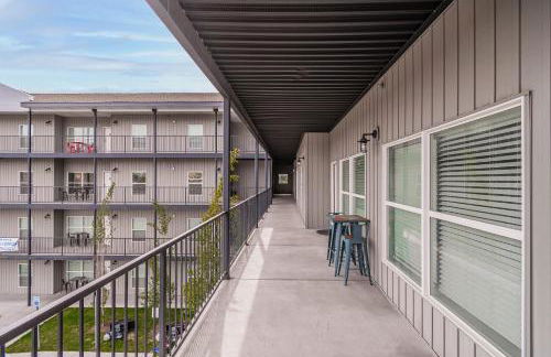 Bringham's Mill Apartments Perfect for Groups Full Kitchen Gym and Free Parking - Photo 13