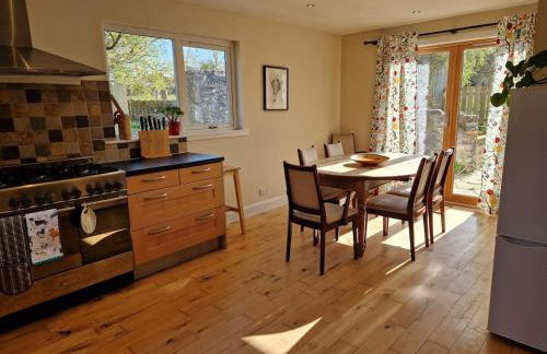 Highland River Cottage with Hot Tub - Foto 11