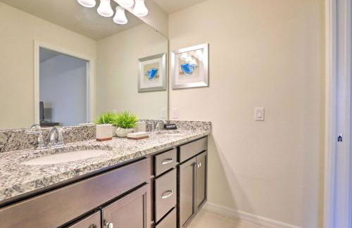 New Upscale 8BR Kissimmee Retreat with Private Pool, Spa & Resort Amenities - 7 Mi to Disney! - Foto 75